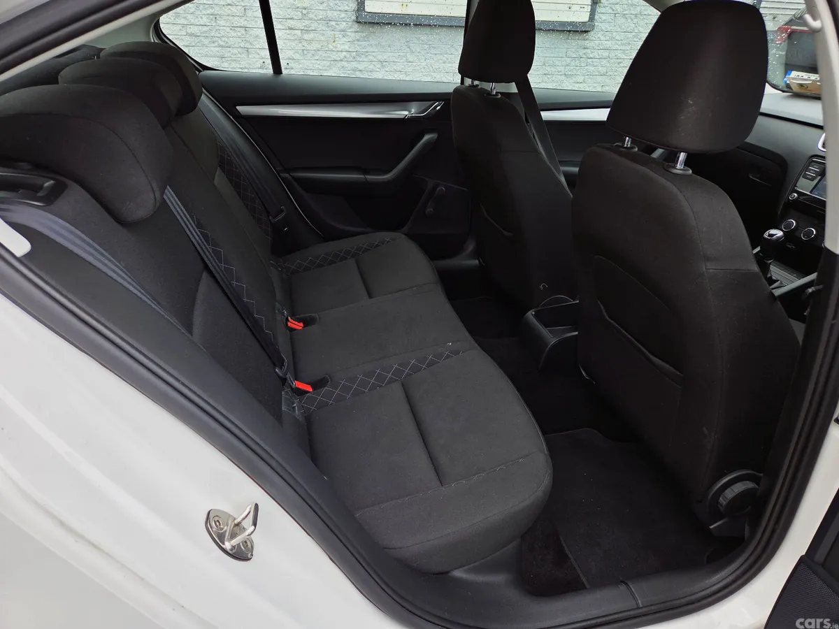 Skoda Octavia Saloon, Petrol, 2019, White