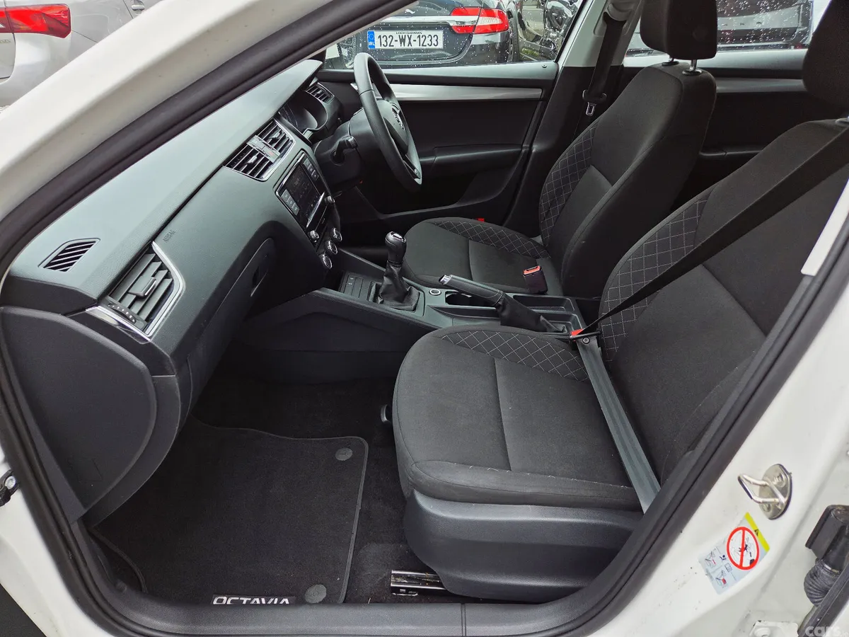 Skoda Octavia Saloon, Petrol, 2019, White