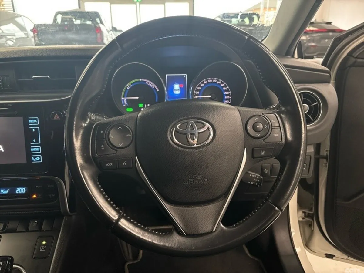Toyota Auris MPV, Petrol Hybrid, 2018, White