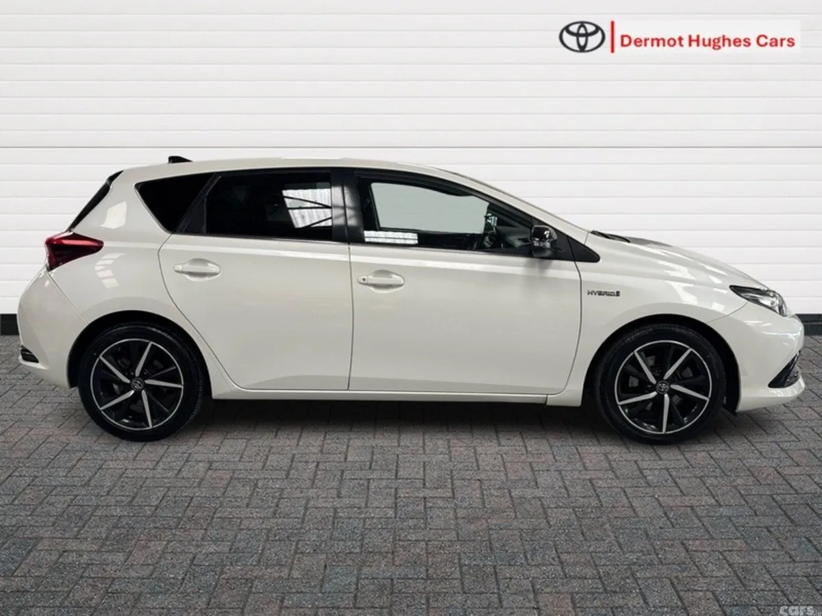 Toyota Auris MPV, Petrol Hybrid, 2018, White