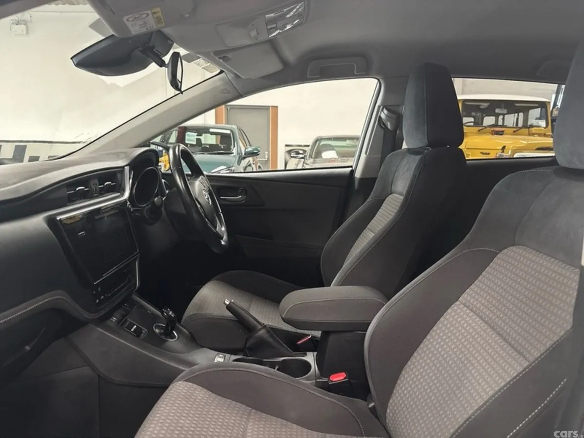 Toyota Auris MPV, Petrol Hybrid, 2018, White