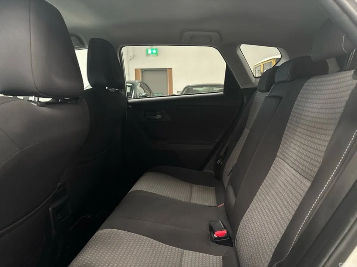 Toyota Auris MPV, Petrol Hybrid, 2018, White