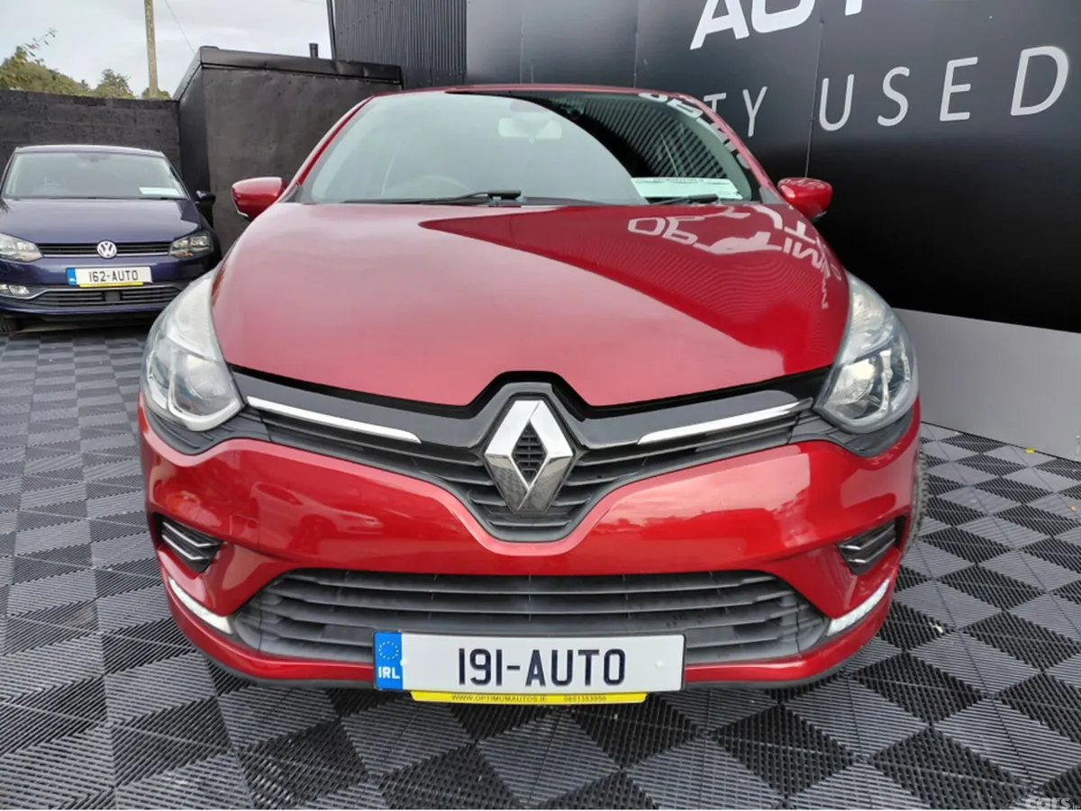 Renault Clio Hatchback, Petrol, 2019, Red