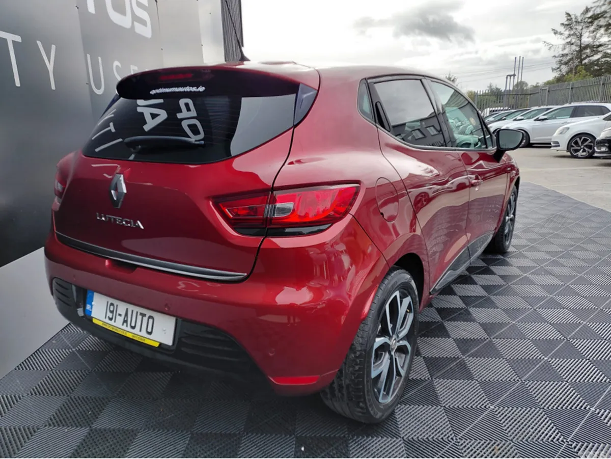 Renault Clio Hatchback, Petrol, 2019, Red
