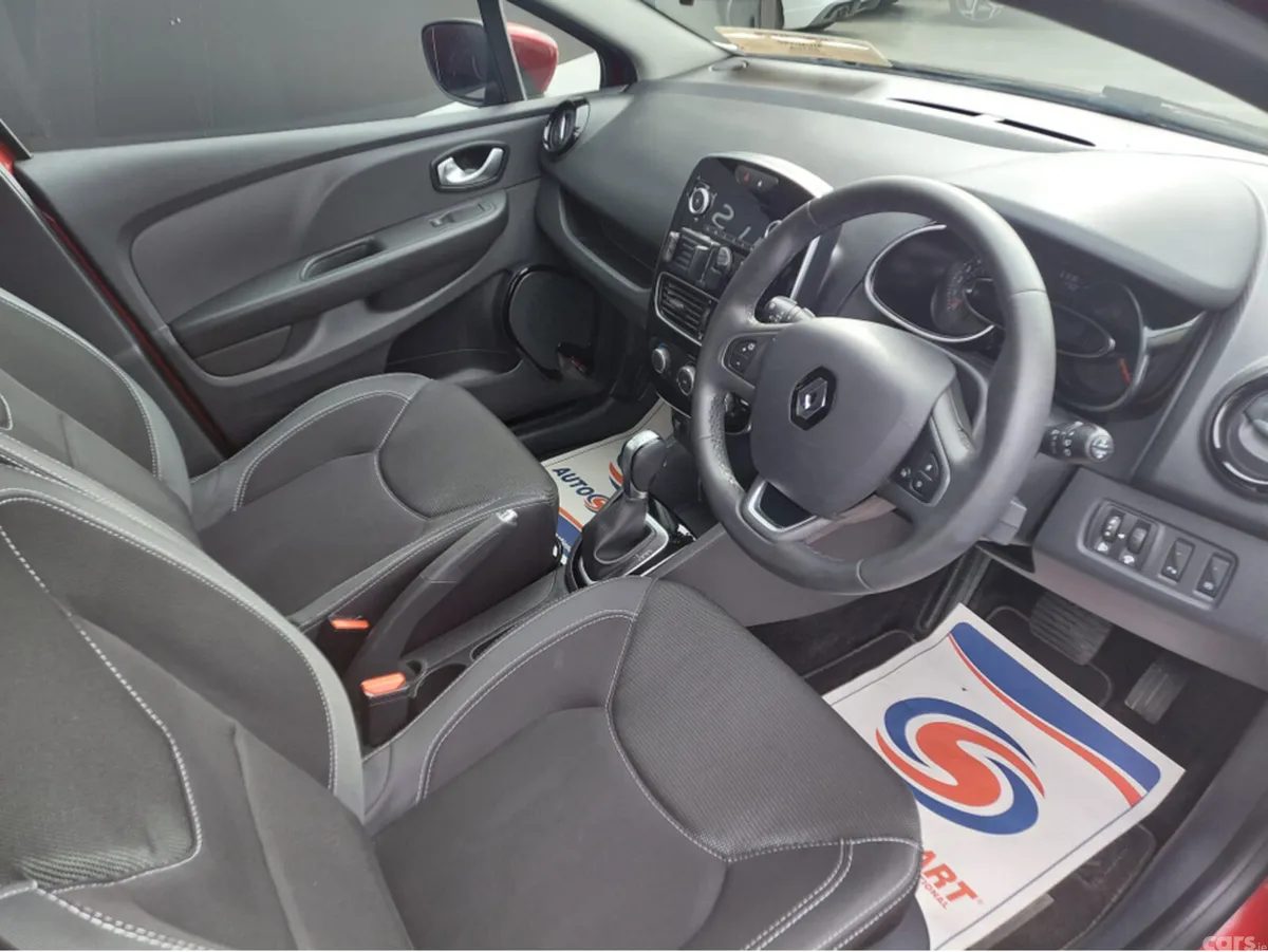 Renault Clio Hatchback, Petrol, 2019, Red