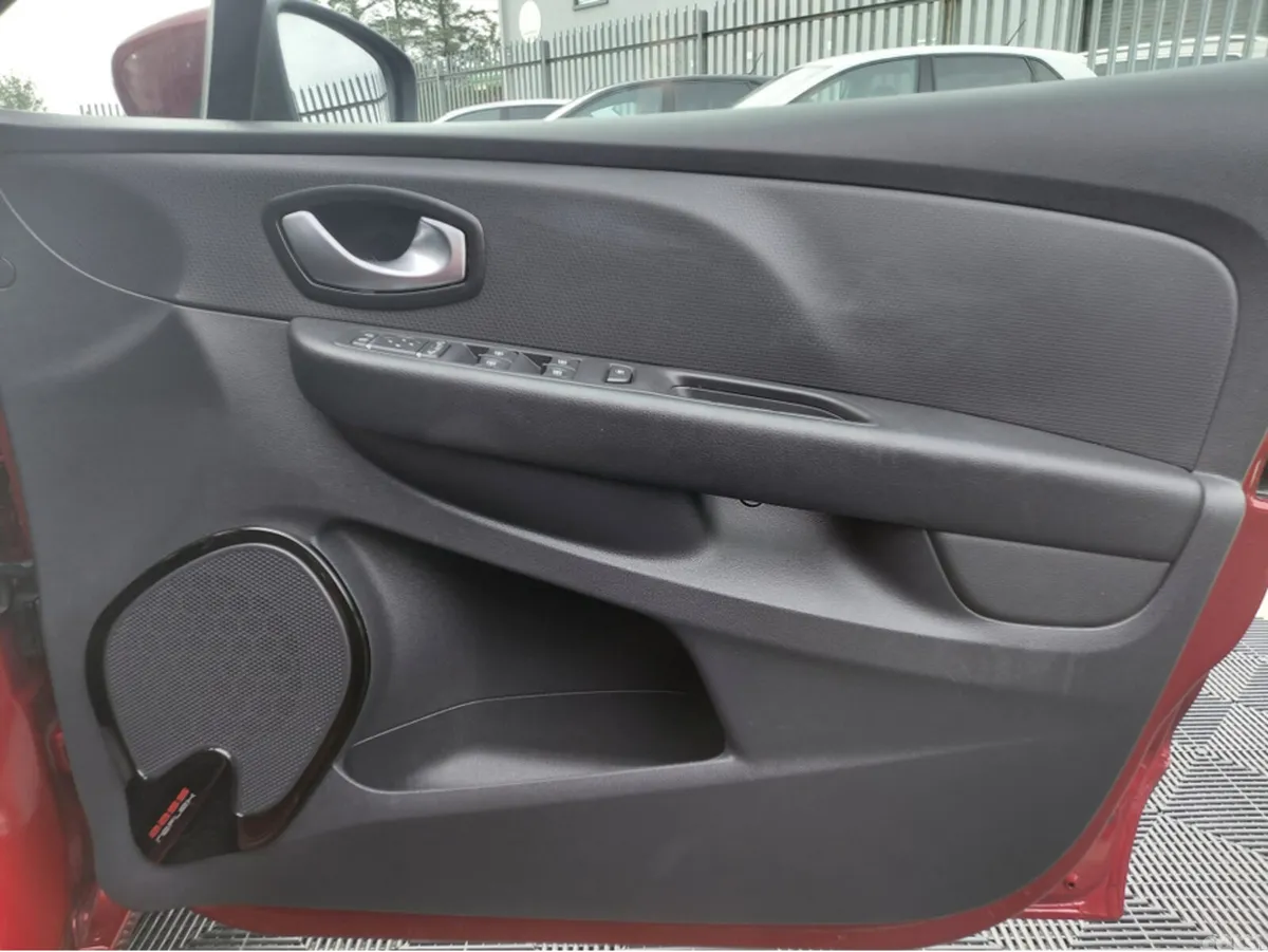 Renault Clio Hatchback, Petrol, 2019, Red