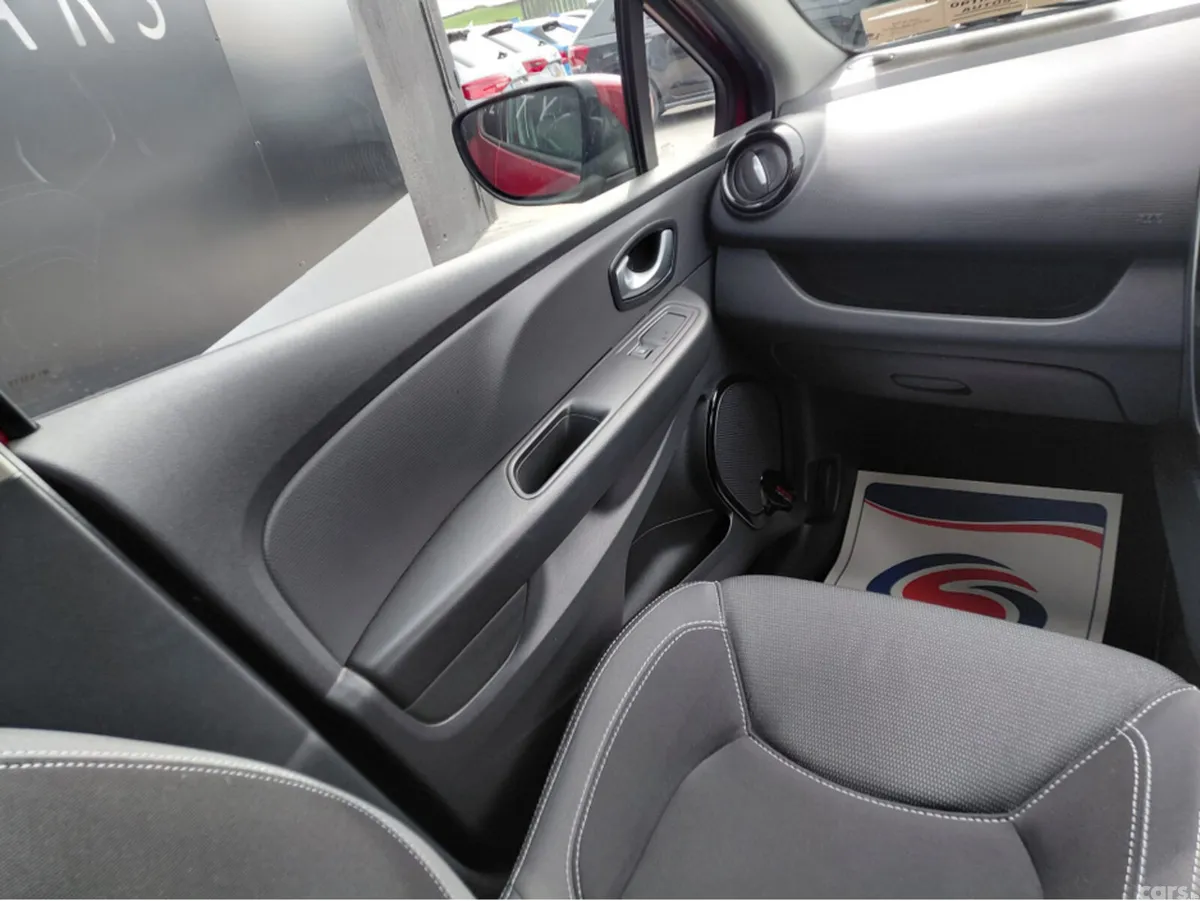Renault Clio Hatchback, Petrol, 2019, Red