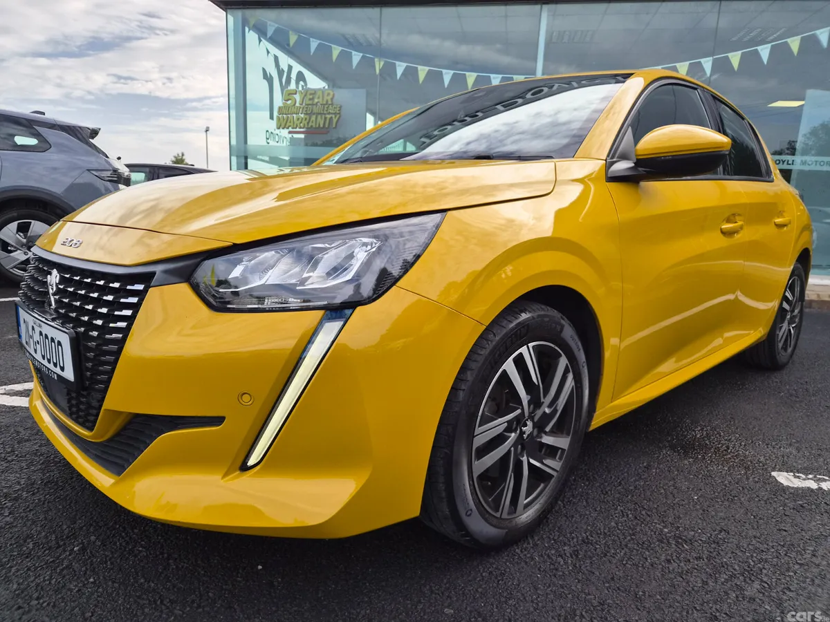Peugeot 208 Hatchback, Petrol, 2021, Yellow