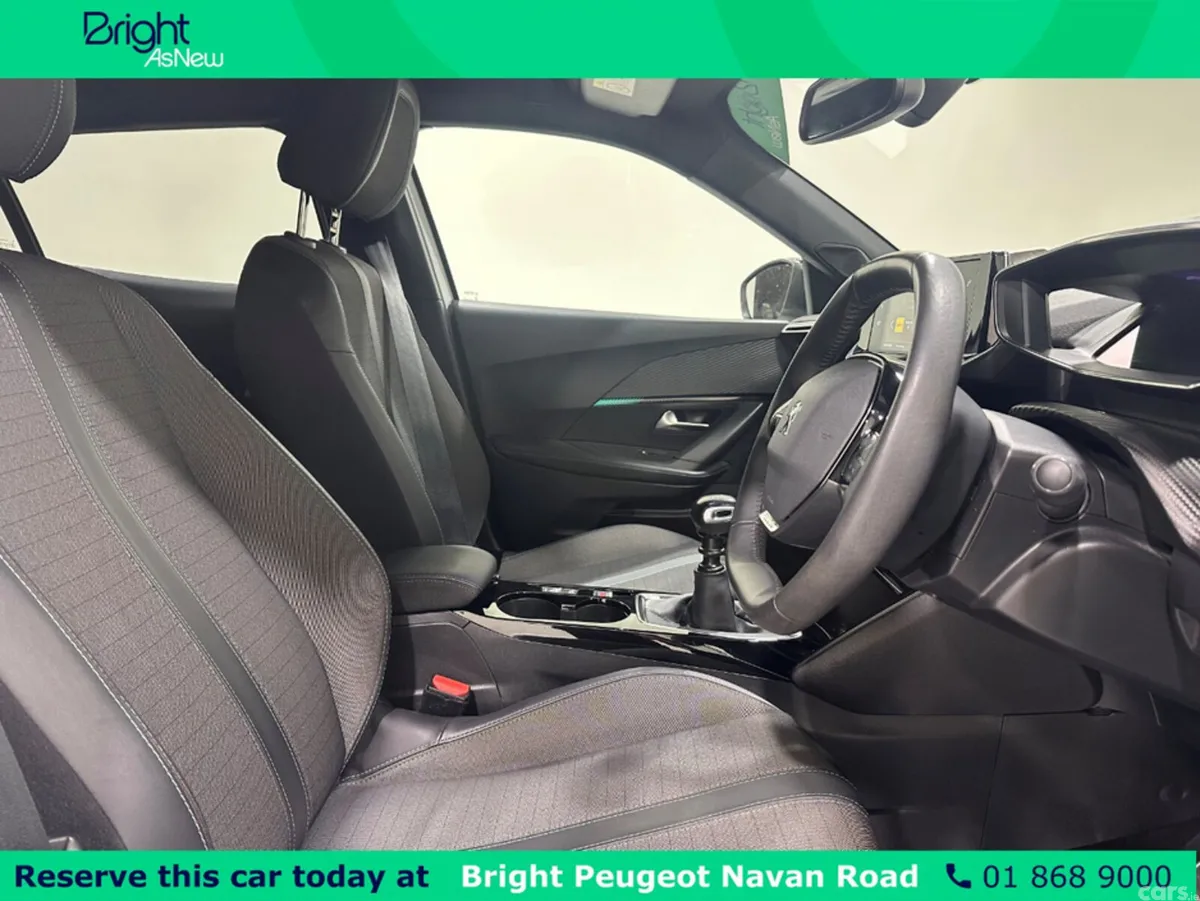 Peugeot 2008 MPV, Petrol, 2023, White