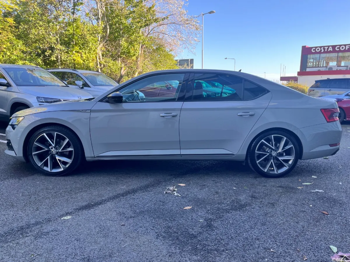 Skoda Superb Hatchback, Diesel, 2021, Grey