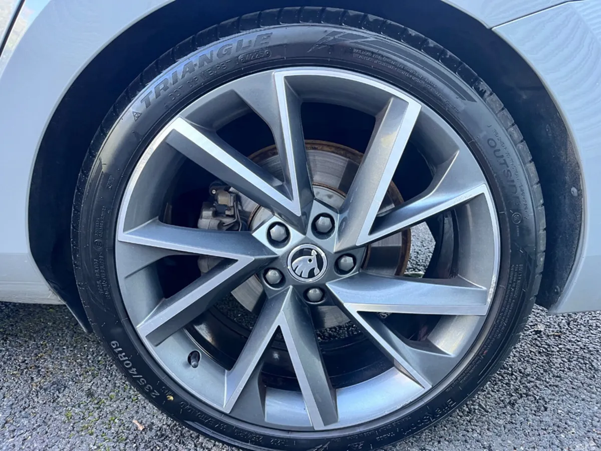 Skoda Superb Hatchback, Diesel, 2021, Grey