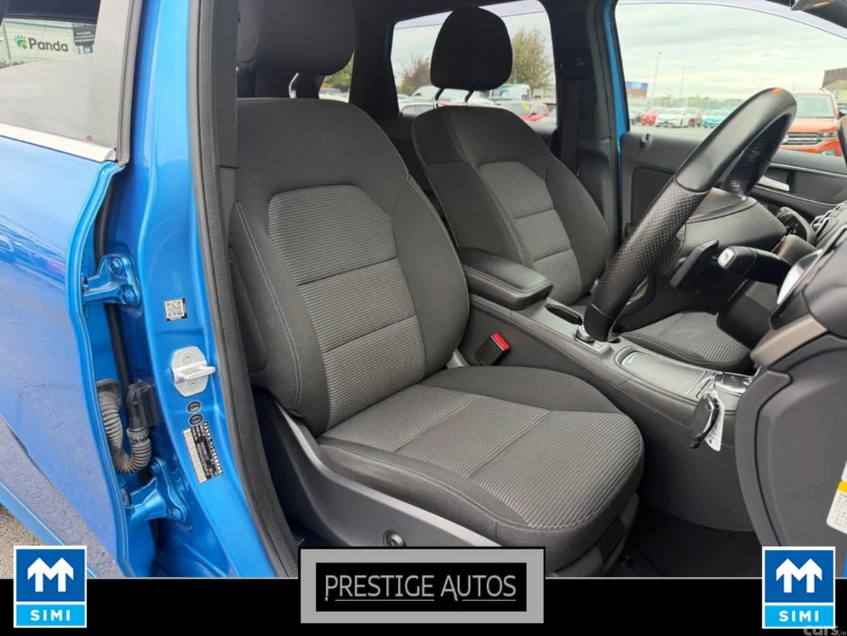 Mercedes-Benz B-Class Hatchback, Petrol, 2015, Blue