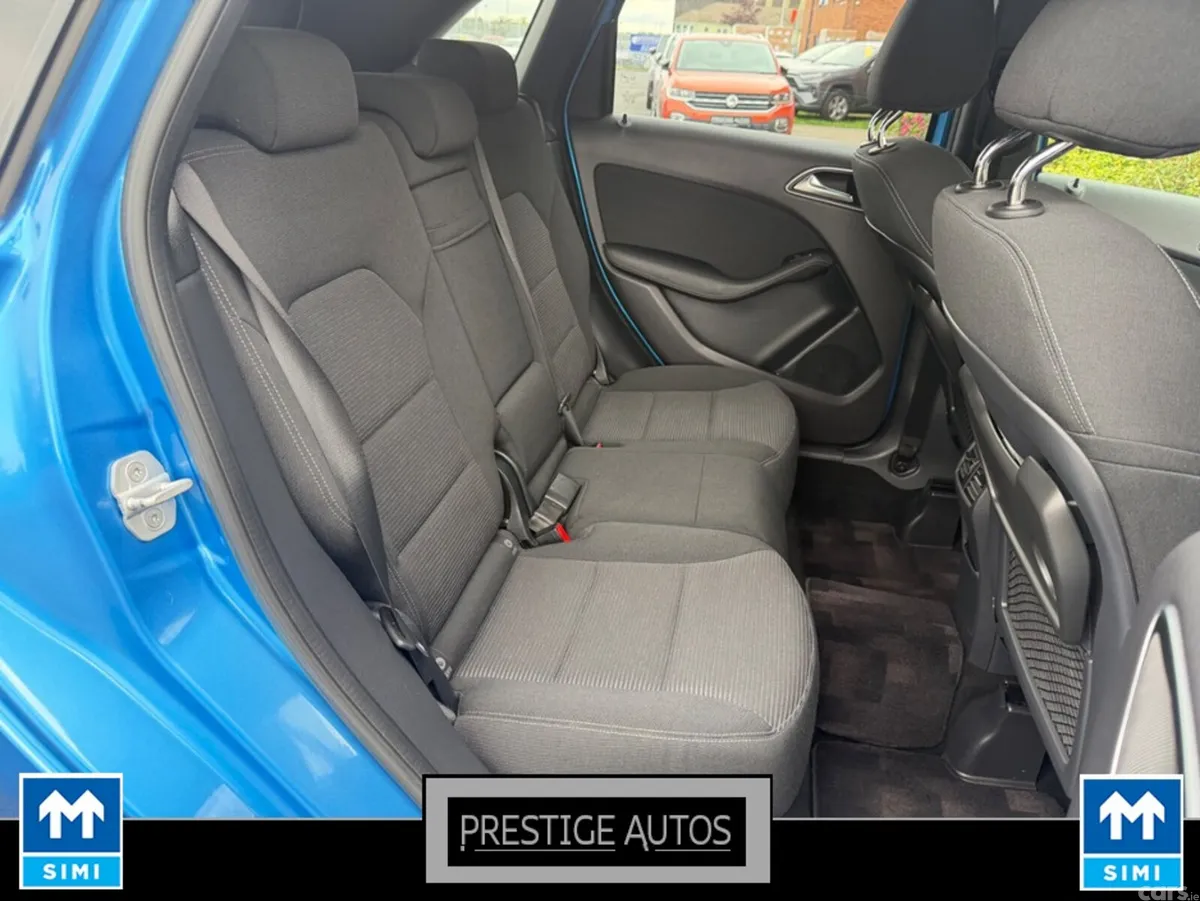 Mercedes-Benz B-Class Hatchback, Petrol, 2015, Blue