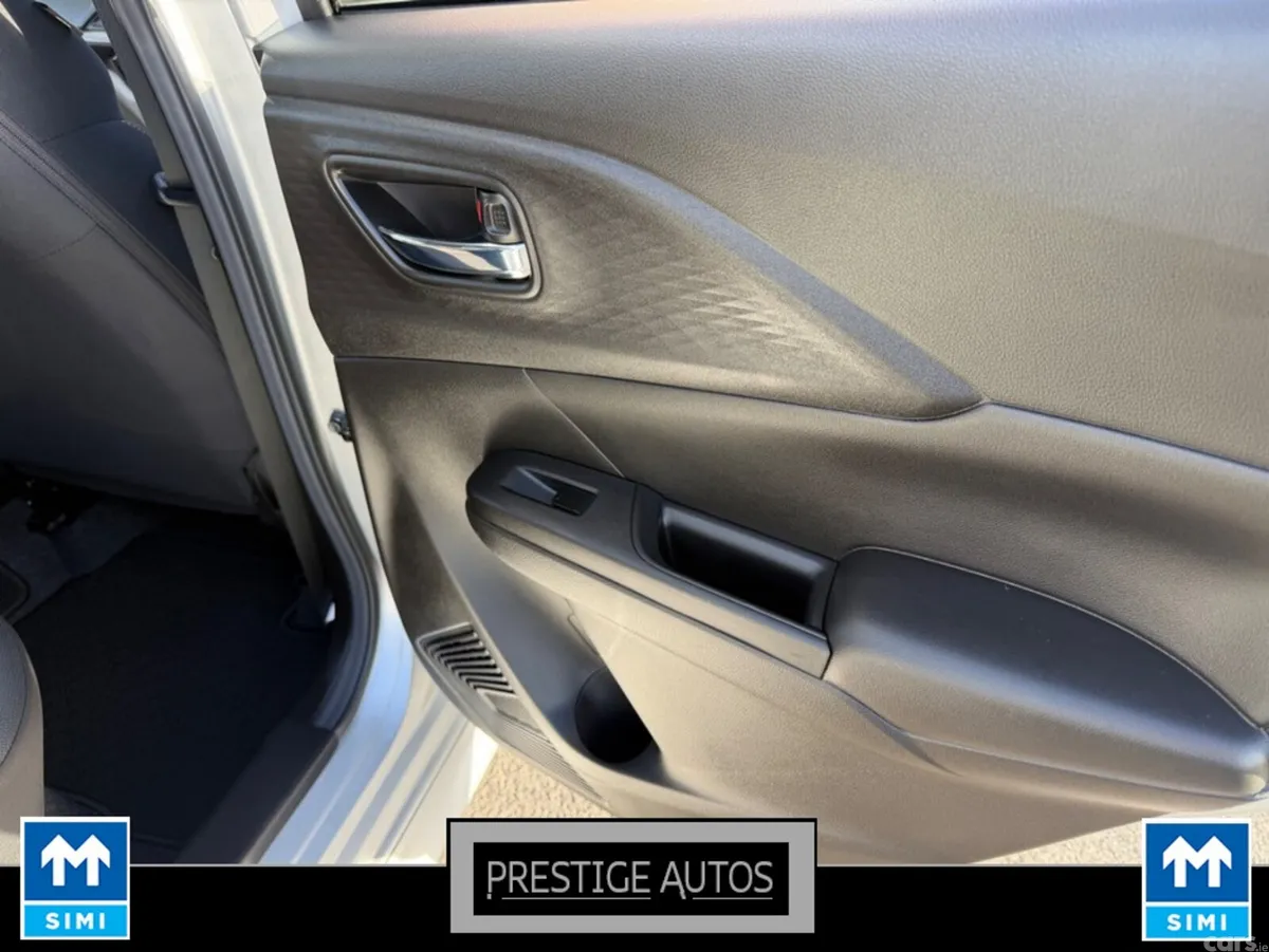 Suzuki Swift Hatchback, Petrol Hybrid, 2023, Silver