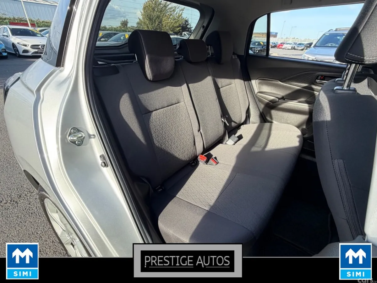 Suzuki Swift Hatchback, Petrol Hybrid, 2023, Silver