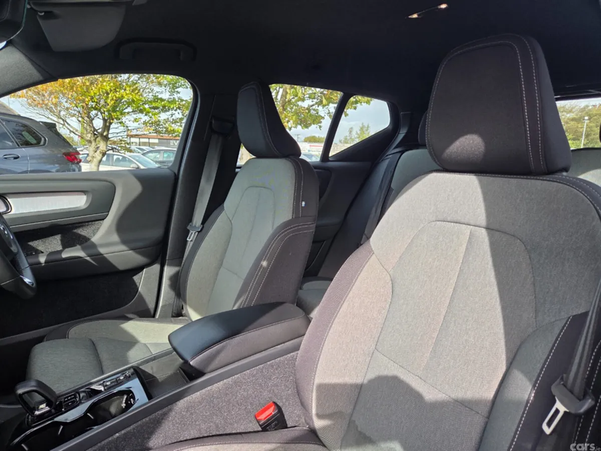 Volvo XC40 Estate, Petrol Plug-in Hybrid, 2023, Black