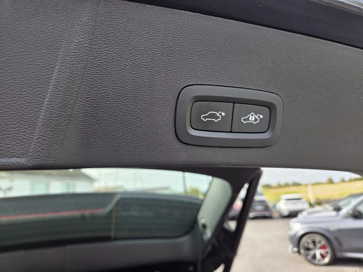 Volvo XC40 Estate, Petrol Plug-in Hybrid, 2023, Black