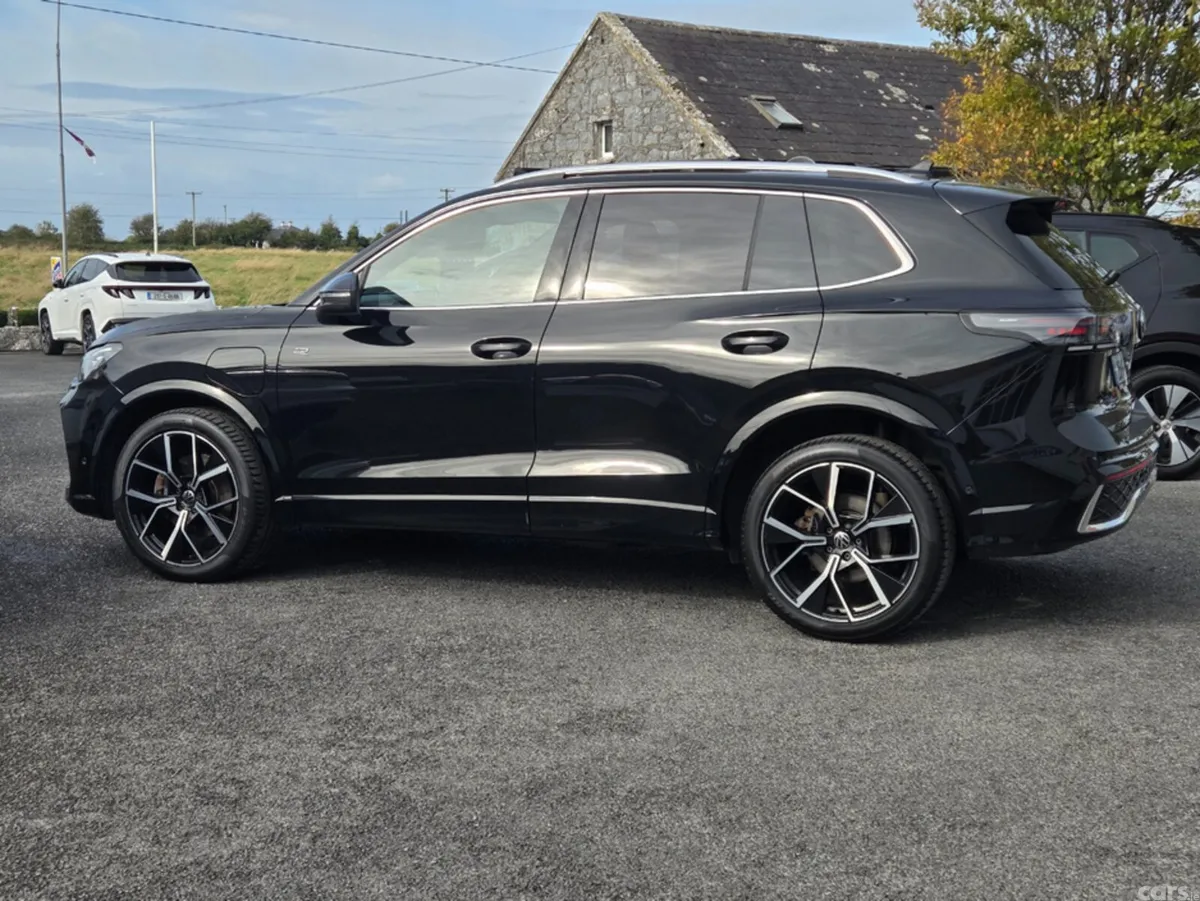 Volkswagen Tiguan Estate, Petrol Plug-in Hybrid, 2025, Black