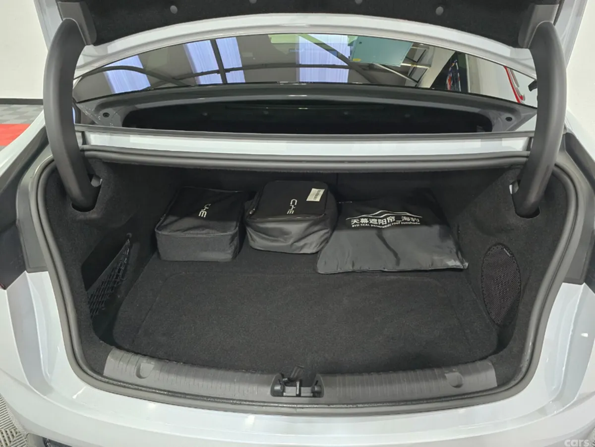 BYD SEAL Saloon, Electric, 2026, Grey