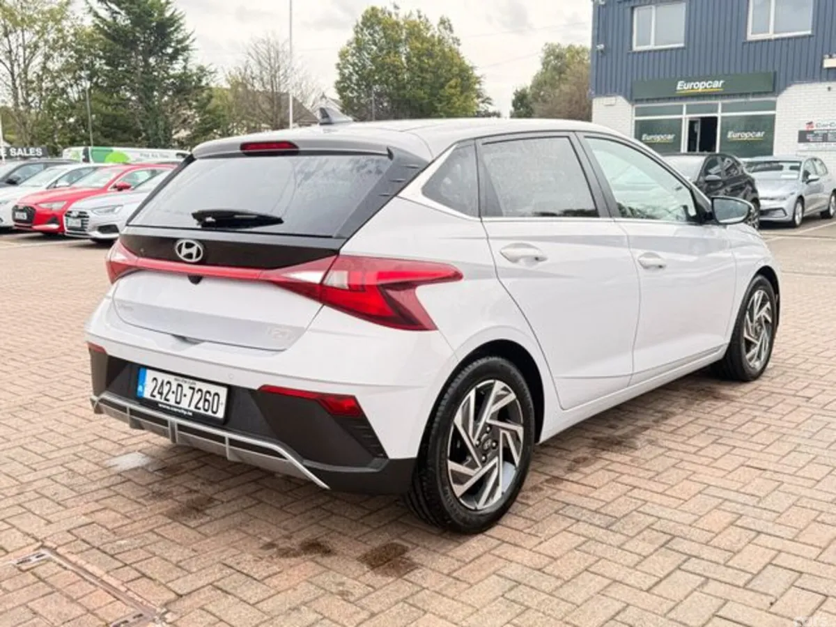 Hyundai i20 Hatchback, Petrol, 2024, Grey