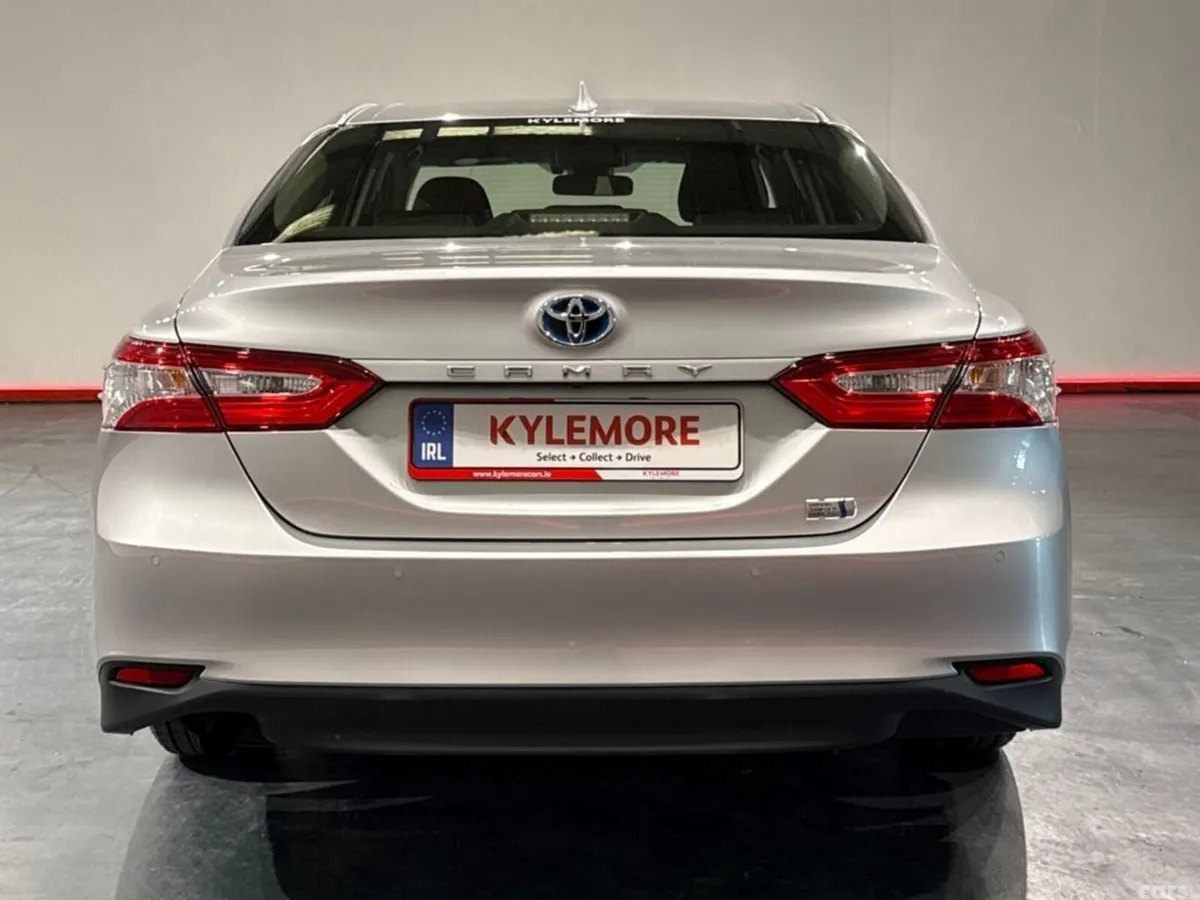 Toyota Camry Saloon, Petrol Hybrid, 2020, Silver