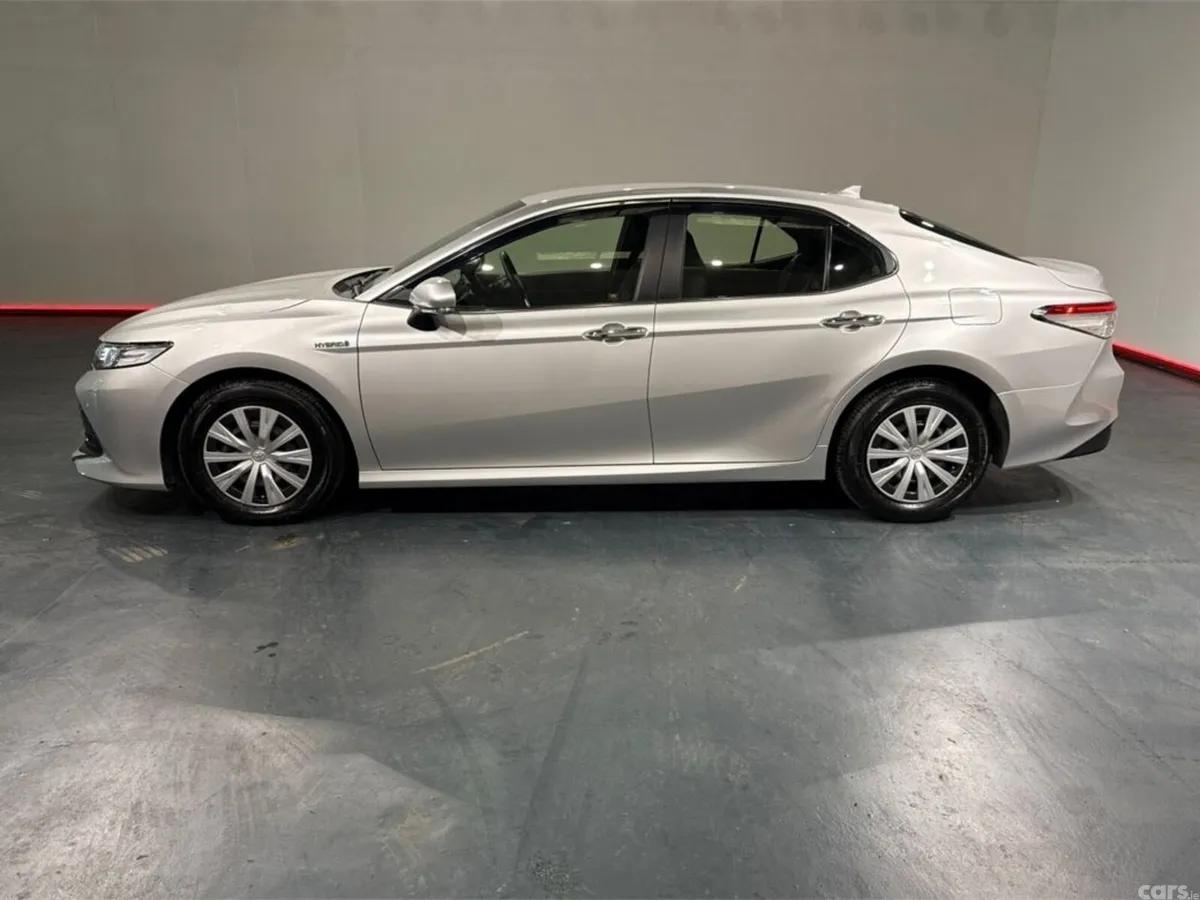 Toyota Camry Saloon, Petrol Hybrid, 2020, Silver