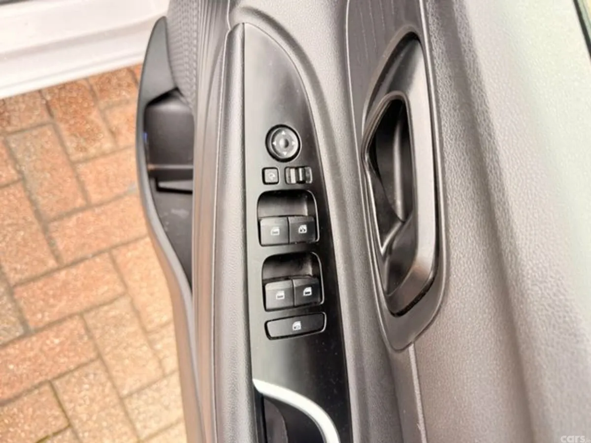 Hyundai i20 Hatchback, Petrol, 2024, Grey