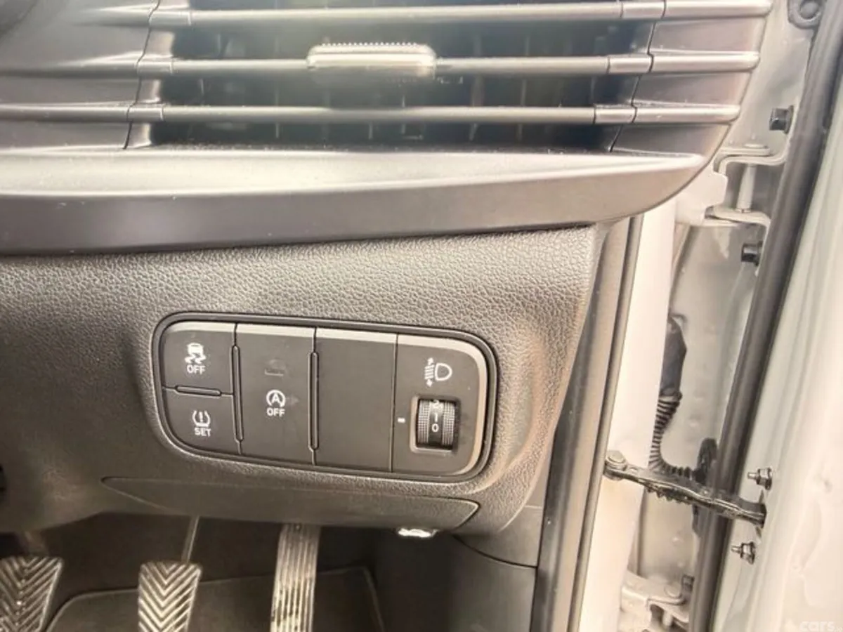Hyundai i20 Hatchback, Petrol, 2024, Grey