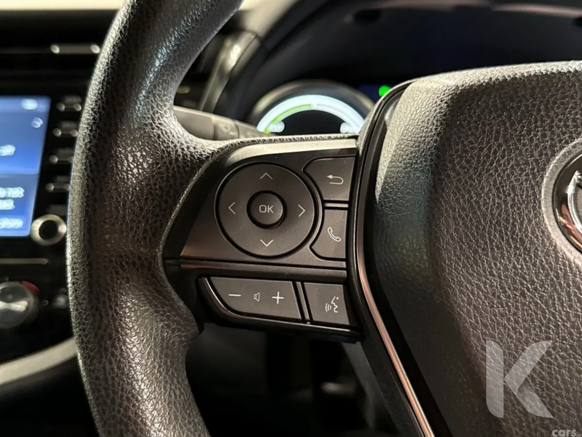 Toyota Camry Saloon, Petrol Hybrid, 2020, Silver