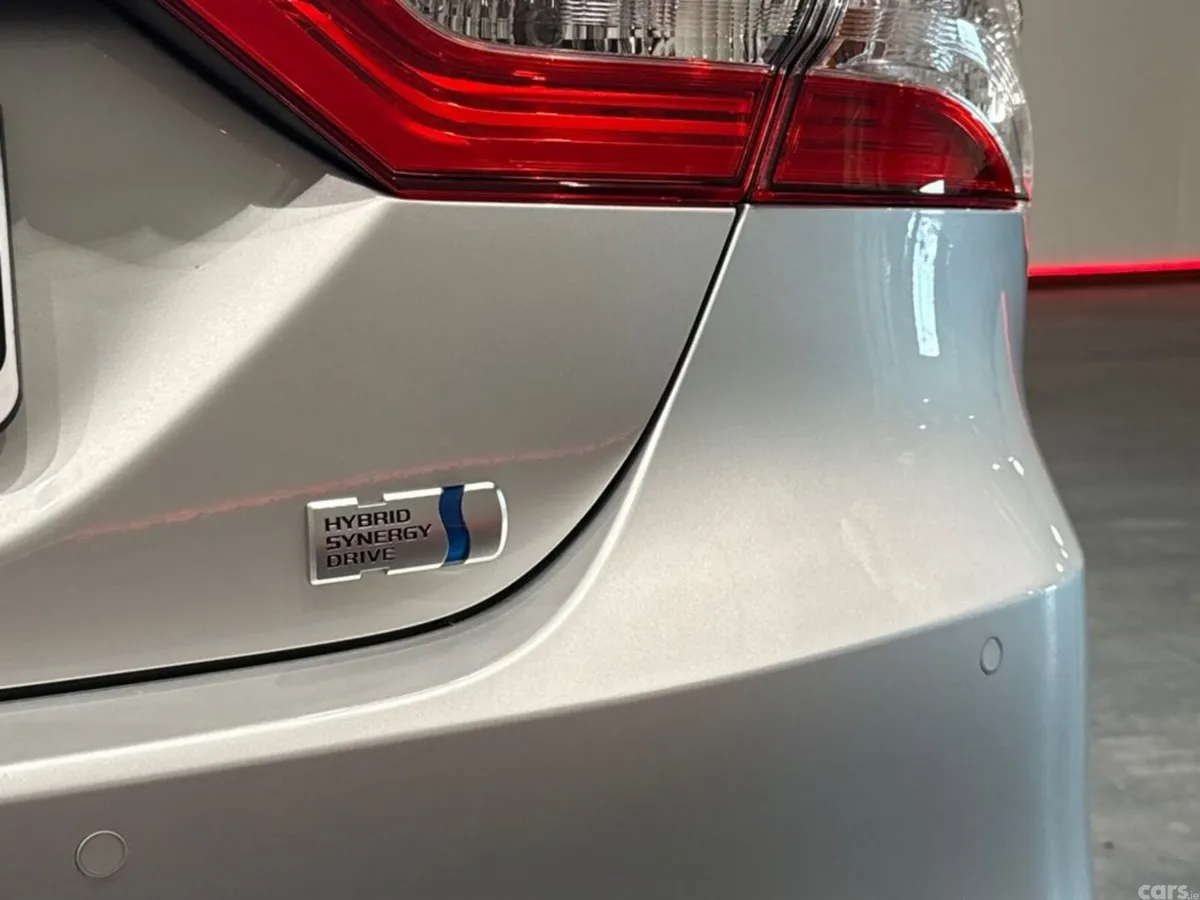 Toyota Camry Saloon, Petrol Hybrid, 2020, Silver