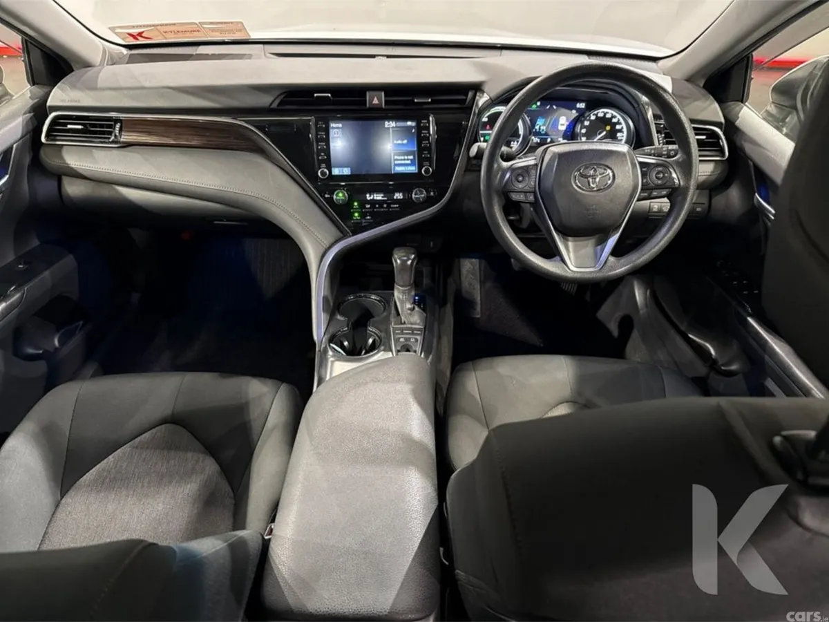 Toyota Camry Saloon, Petrol Hybrid, 2020, Silver