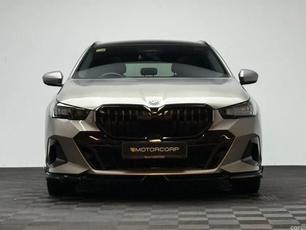 BMW 5-Series Estate, Petrol Plug-in Hybrid, 2025, Grey
