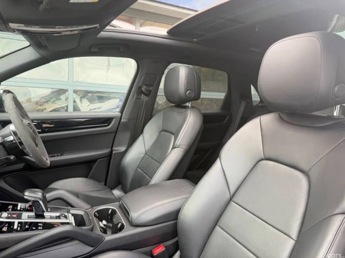 Porsche Cayenne SUV, Petrol Plug-in Hybrid, 2023, Grey