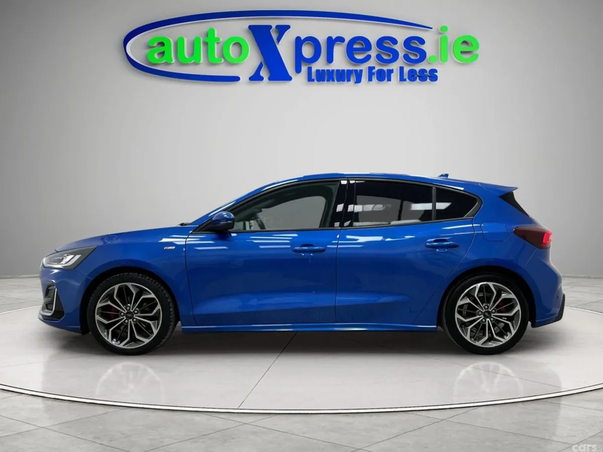 Ford Focus Hatchback, Petrol, 2023, Blue