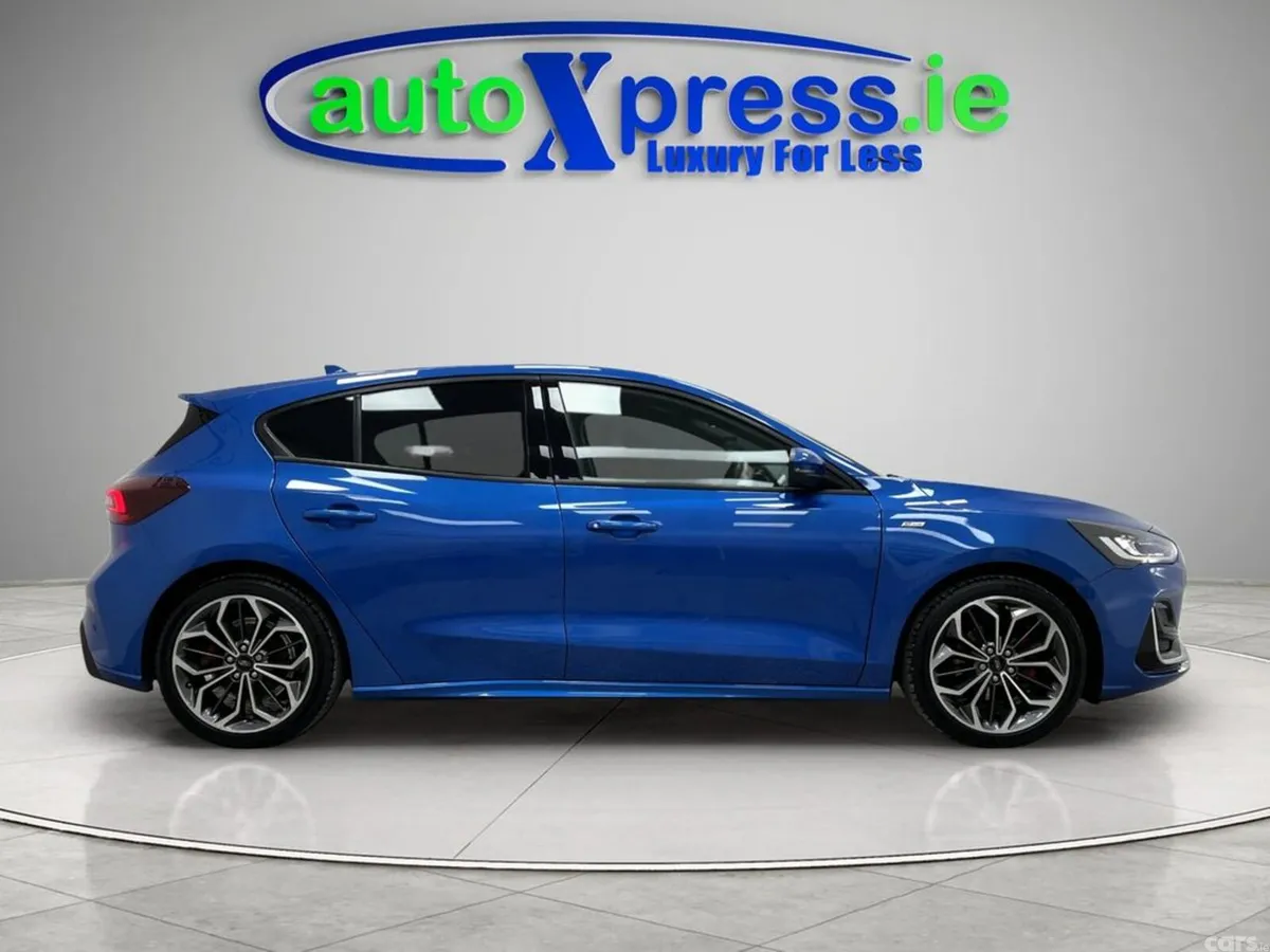 Ford Focus Hatchback, Petrol, 2023, Blue