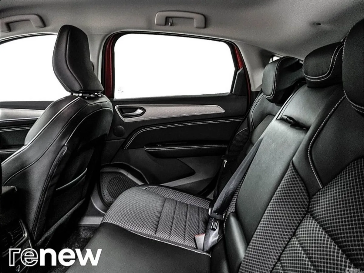 Renault Arkana SUV, Petrol, 2023, Red
