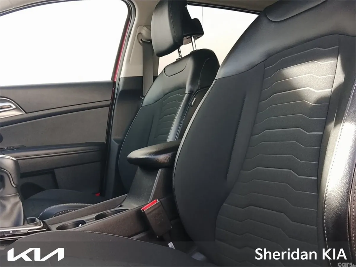 Kia Sportage SUV, Diesel Hybrid, 2023, Red