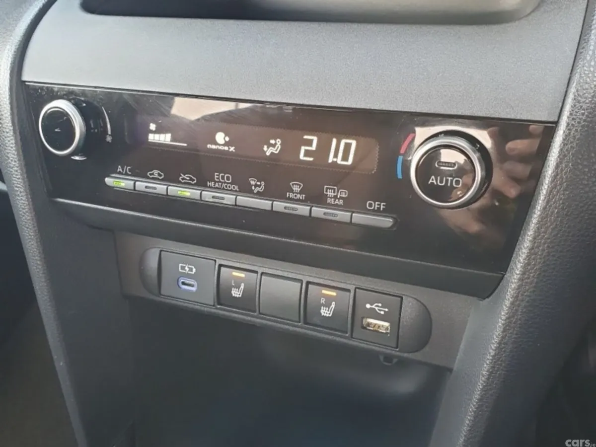 Toyota Yaris Cross Hatchback, Petrol Hybrid, 2023, White