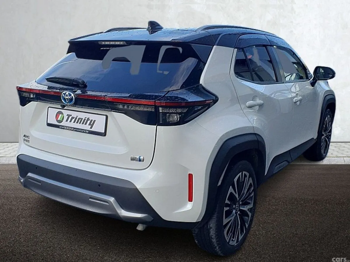 Toyota Yaris Cross Hatchback, Petrol Hybrid, 2023, White