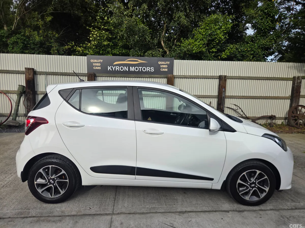 Hyundai i10 Hatchback, Petrol, 2017, White