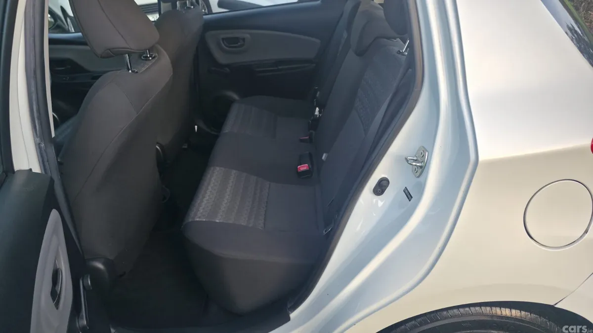 Toyota Yaris Hatchback, Petrol, 2016, White