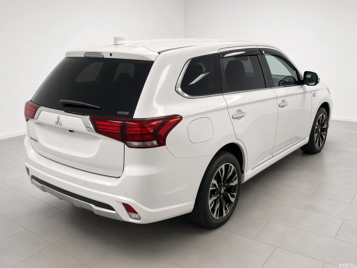 Mitsubishi Outlander SUV, Petrol Plug-in Hybrid, 2017, White