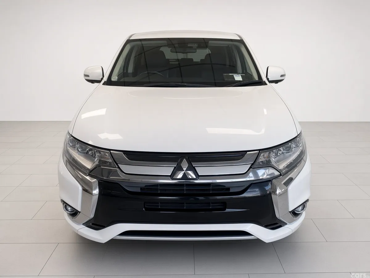Mitsubishi Outlander SUV, Petrol Plug-in Hybrid, 2017, White
