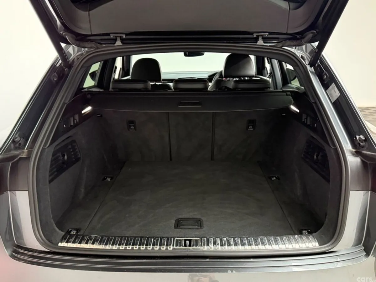 Audi Q8 e-tron SUV, Electric, 2023, Grey
