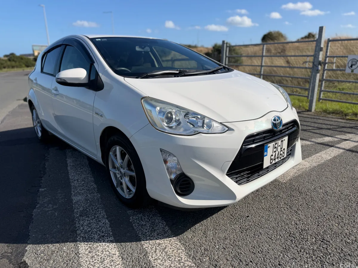 Toyota Aqua Hatchback, Petrol Hybrid, 2015, White