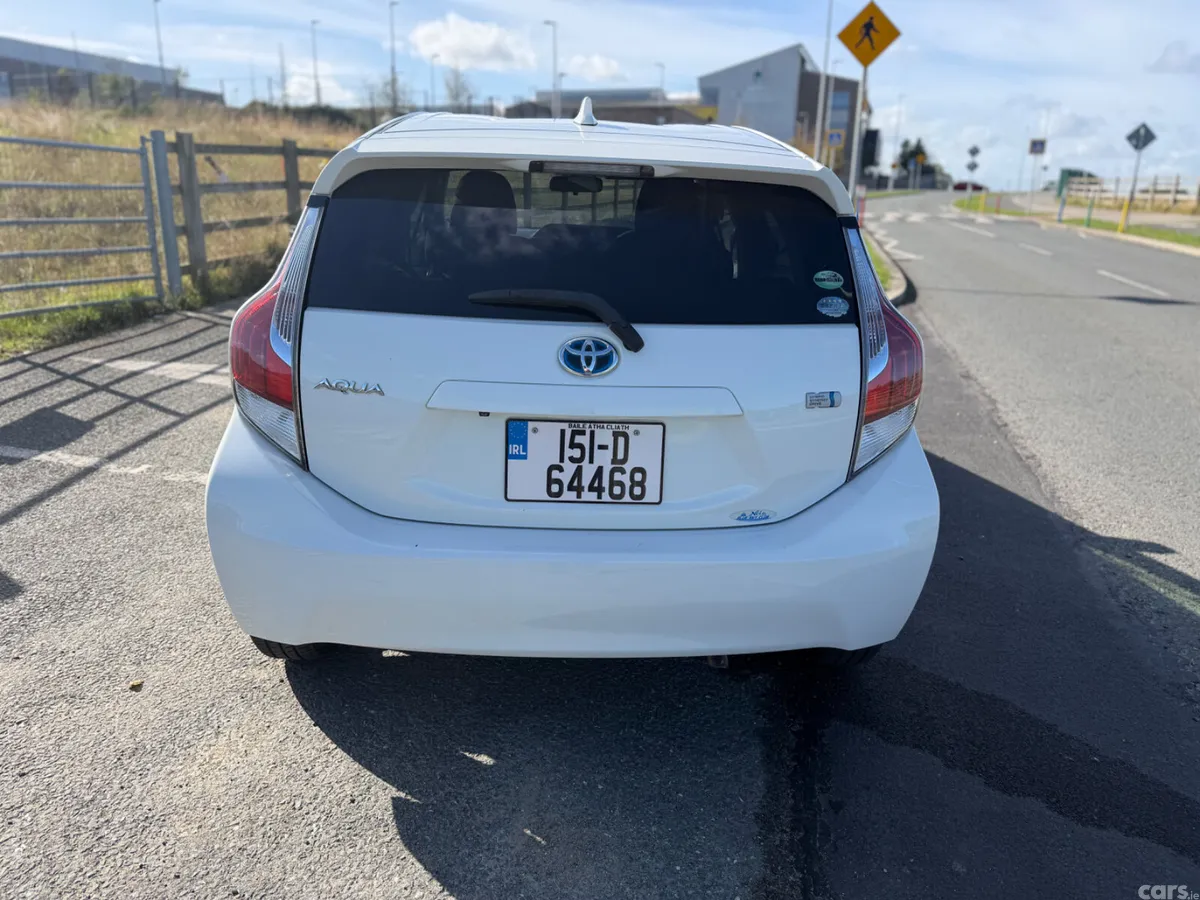 Toyota Aqua Hatchback, Petrol Hybrid, 2015, White