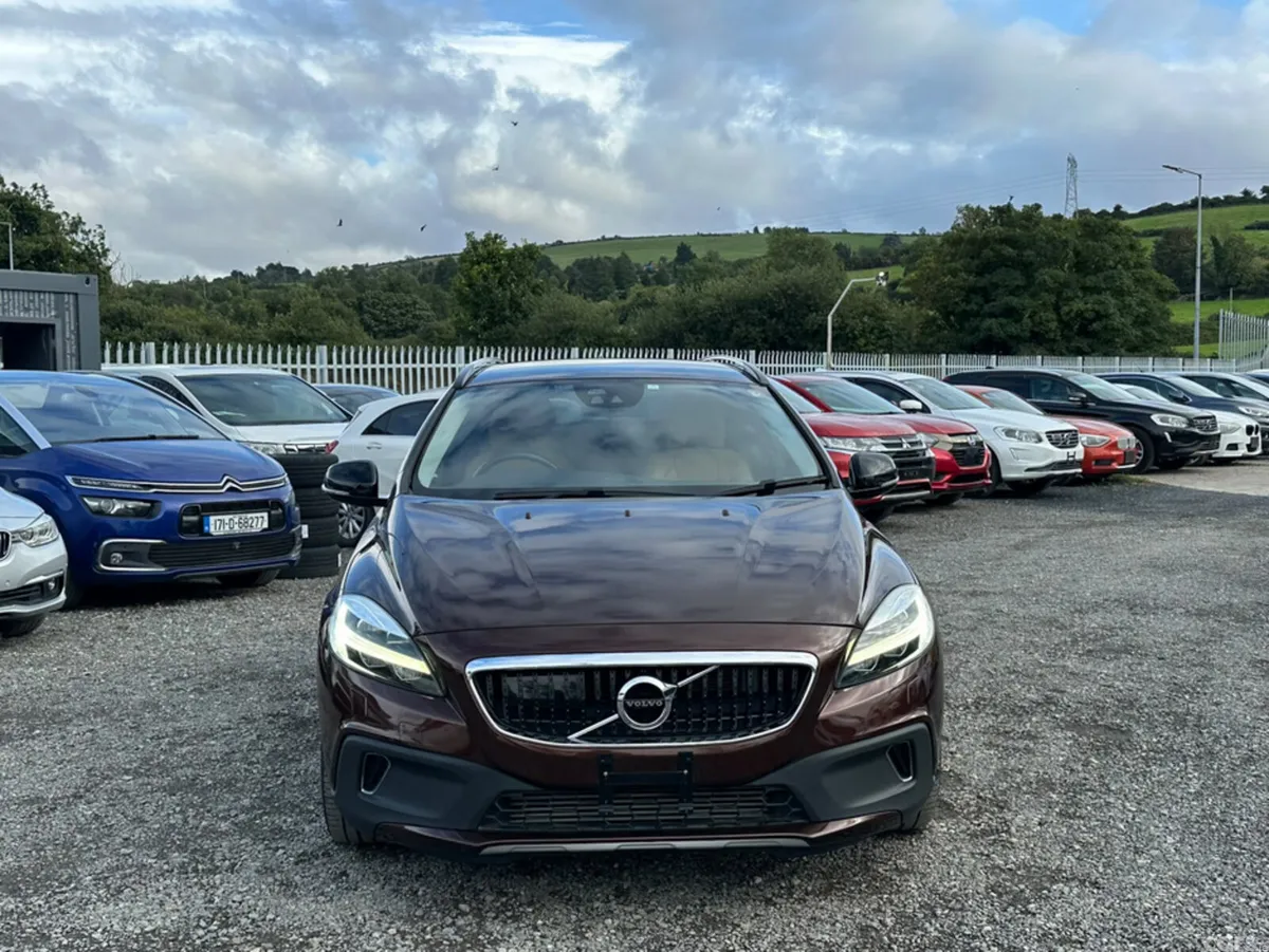 Volvo V40 Hatchback, Diesel, 2018, Brown