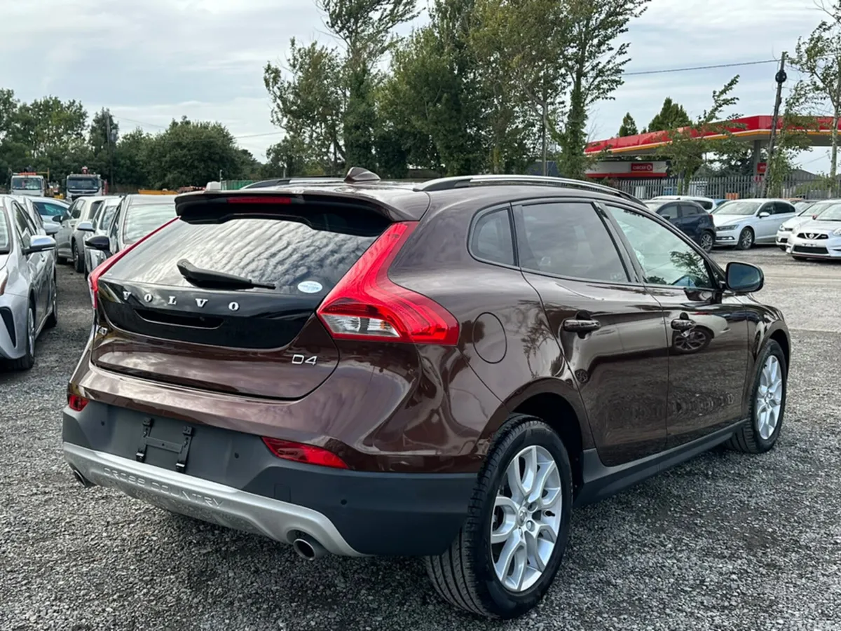 Volvo V40 Hatchback, Diesel, 2018, Brown