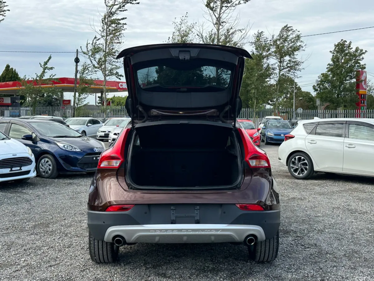 Volvo V40 Hatchback, Diesel, 2018, Brown
