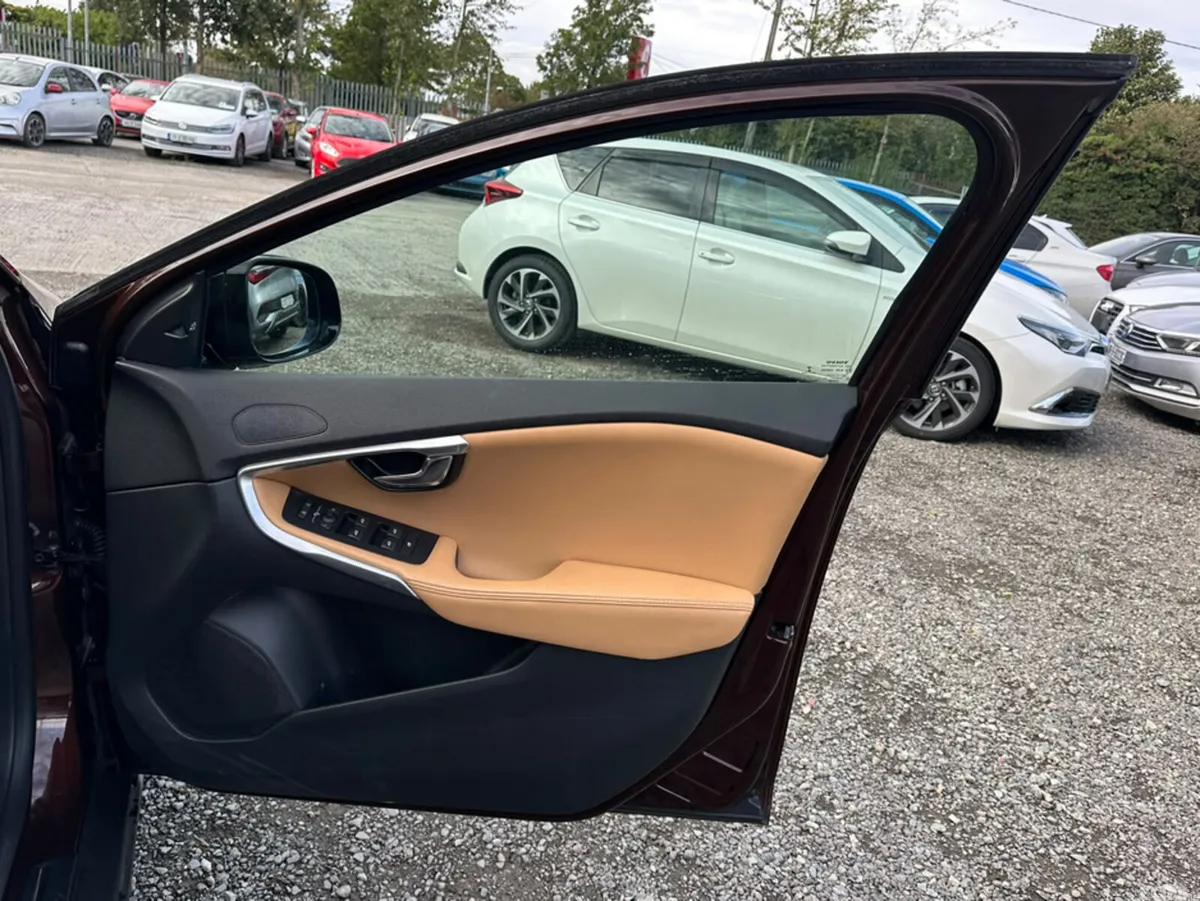 Volvo V40 Hatchback, Diesel, 2018, Brown